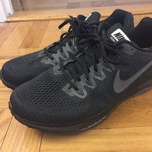 Nike Zoom All Out Black Size 11 Excellent Condition
